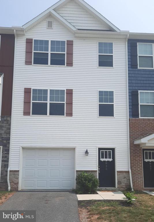 835 ADMIRALS QUAY DR