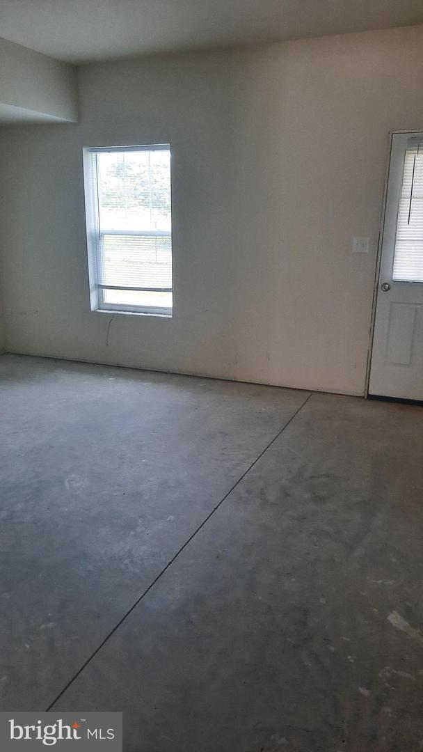 823 ADMIRALS QUAY DR