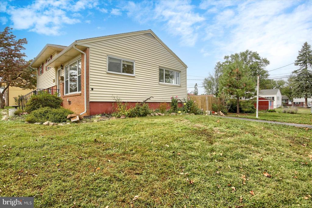 617 BROOKHAVEN ROAD