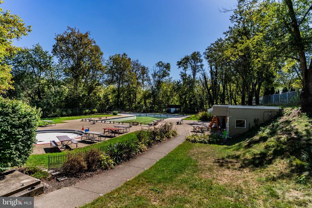 430 CHEROKEE DRIVE