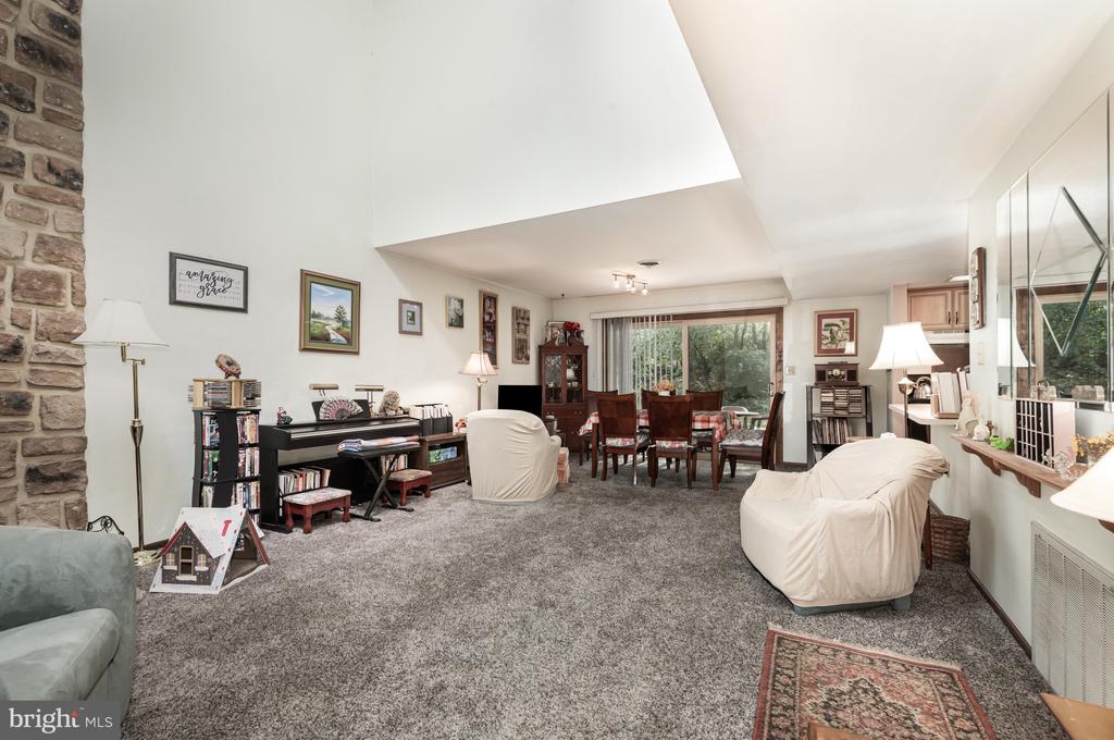 638 CEDAR RIDGE LANE