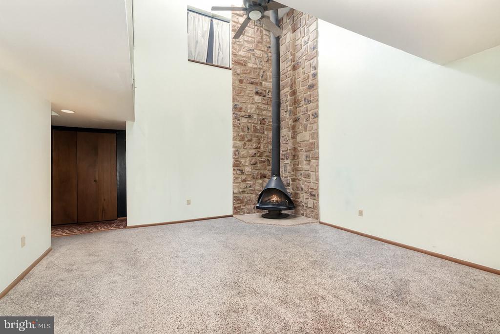 638 CEDAR RIDGE LANE