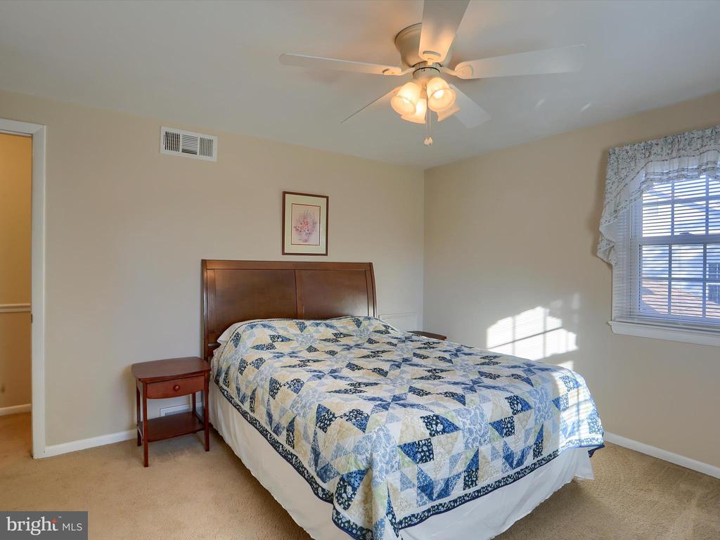 5256 STRATHMORE DRIVE