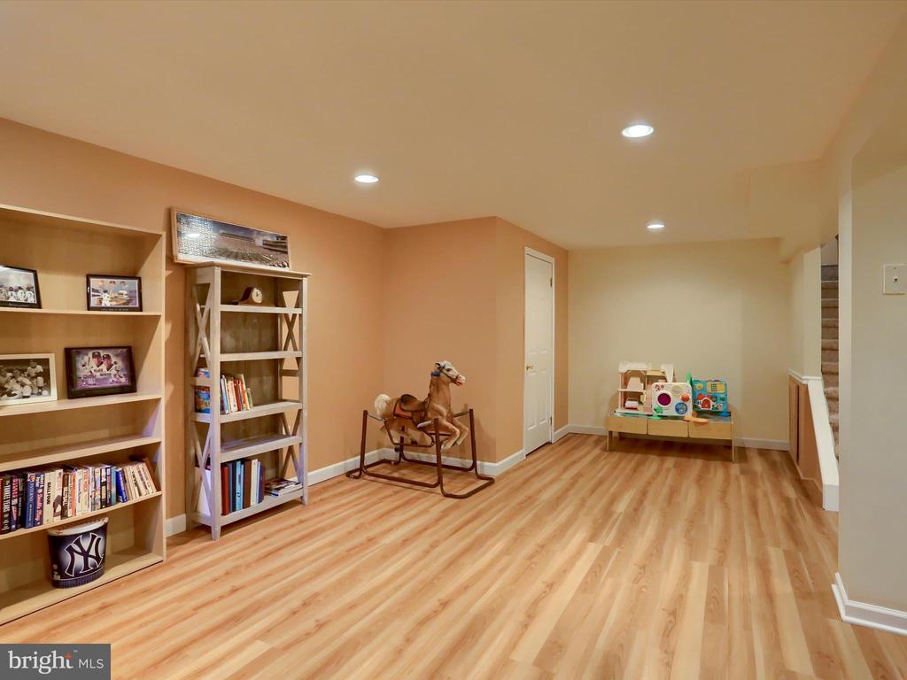 5256 STRATHMORE DRIVE