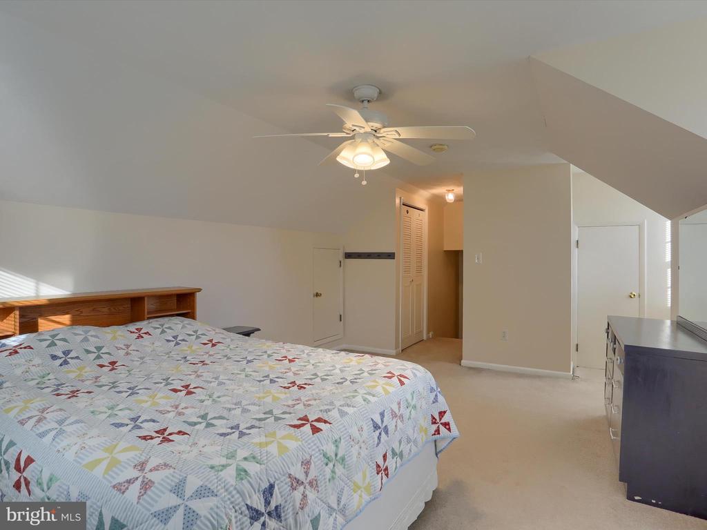 5256 STRATHMORE DRIVE