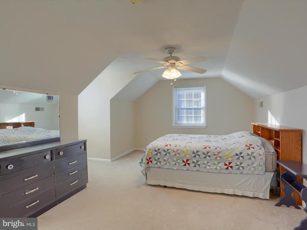 5256 STRATHMORE DRIVE