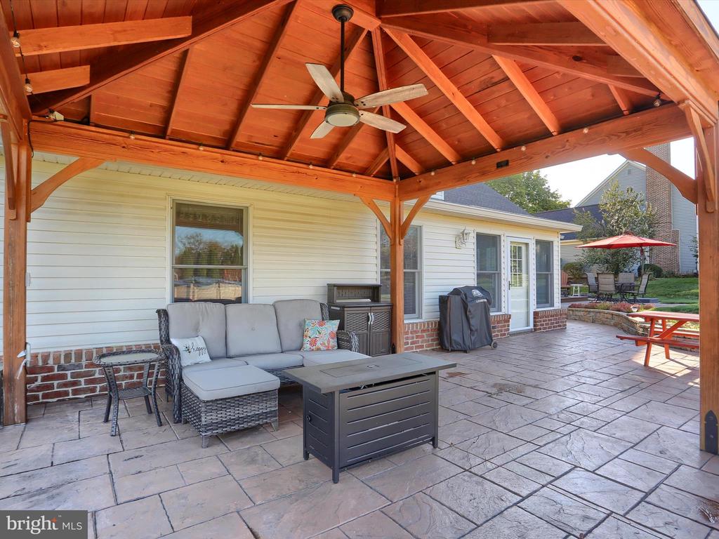 5256 STRATHMORE DRIVE