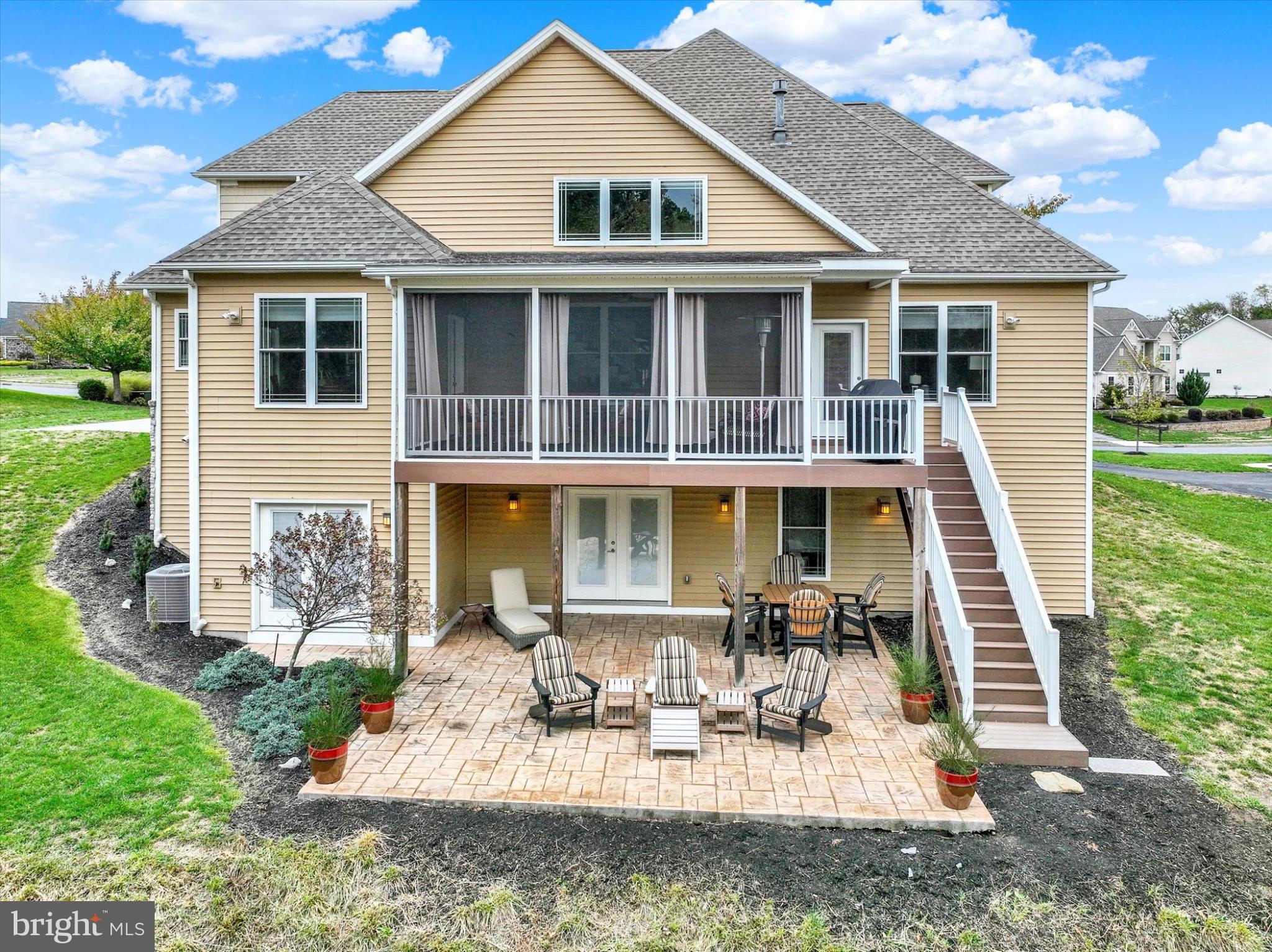 19 MARINA DRIVE