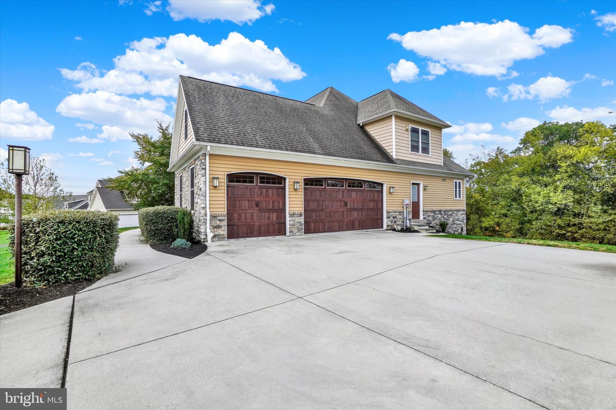 19 MARINA DRIVE