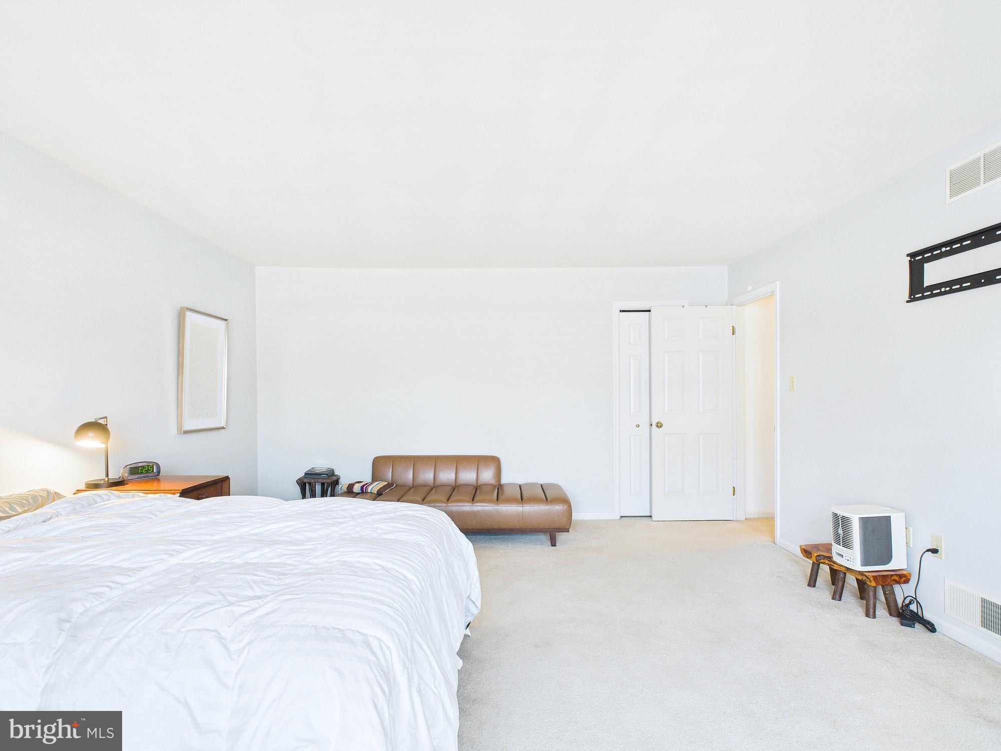 42 KENSINGTON SQUARE