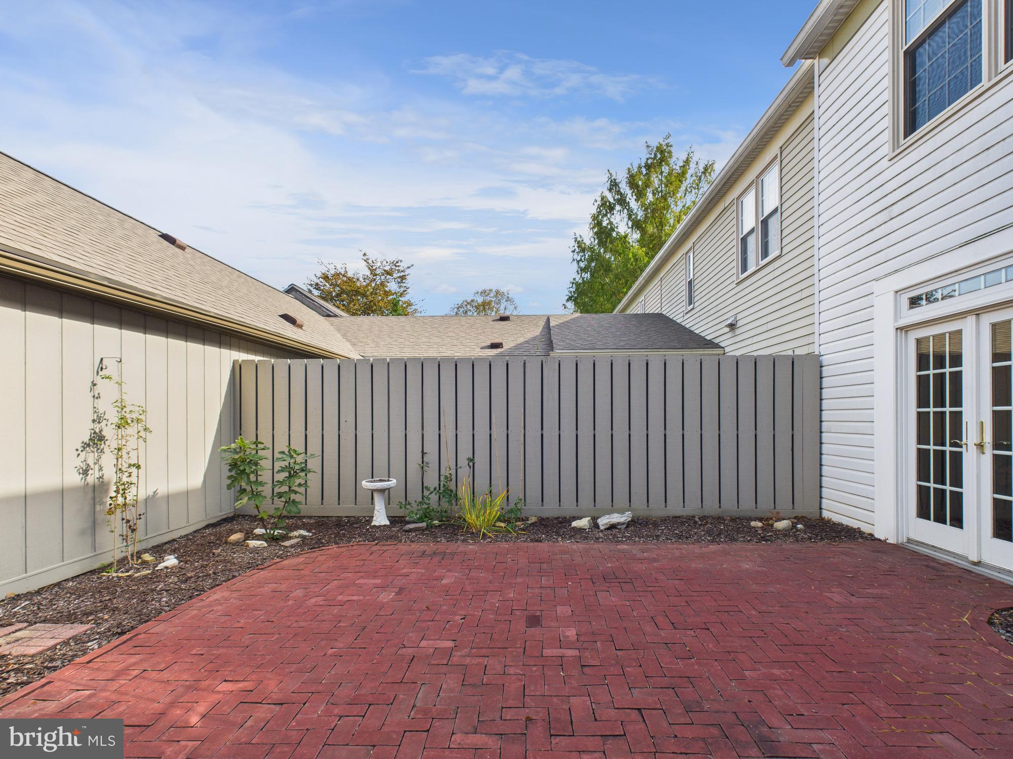 42 KENSINGTON SQUARE