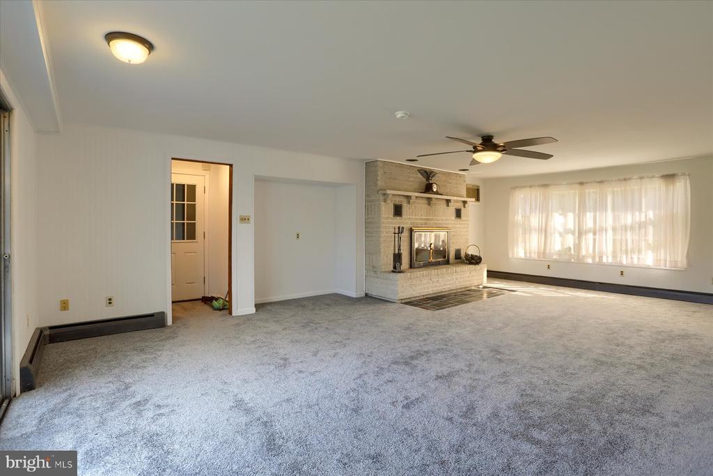 950 W TRINDLE ROAD