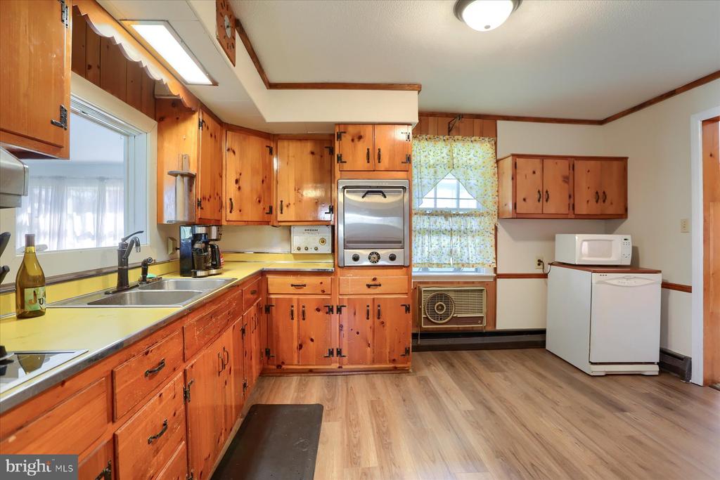950 W TRINDLE ROAD