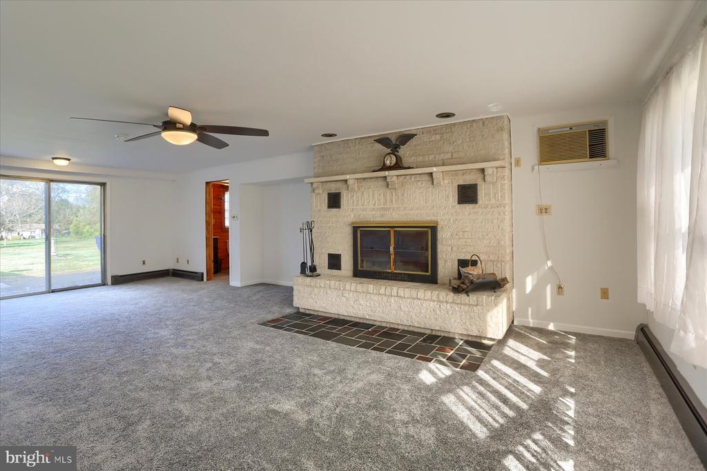 950 W TRINDLE ROAD