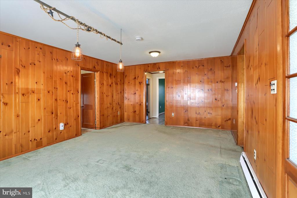 950 W TRINDLE ROAD