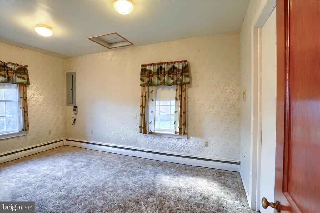 950 W TRINDLE ROAD