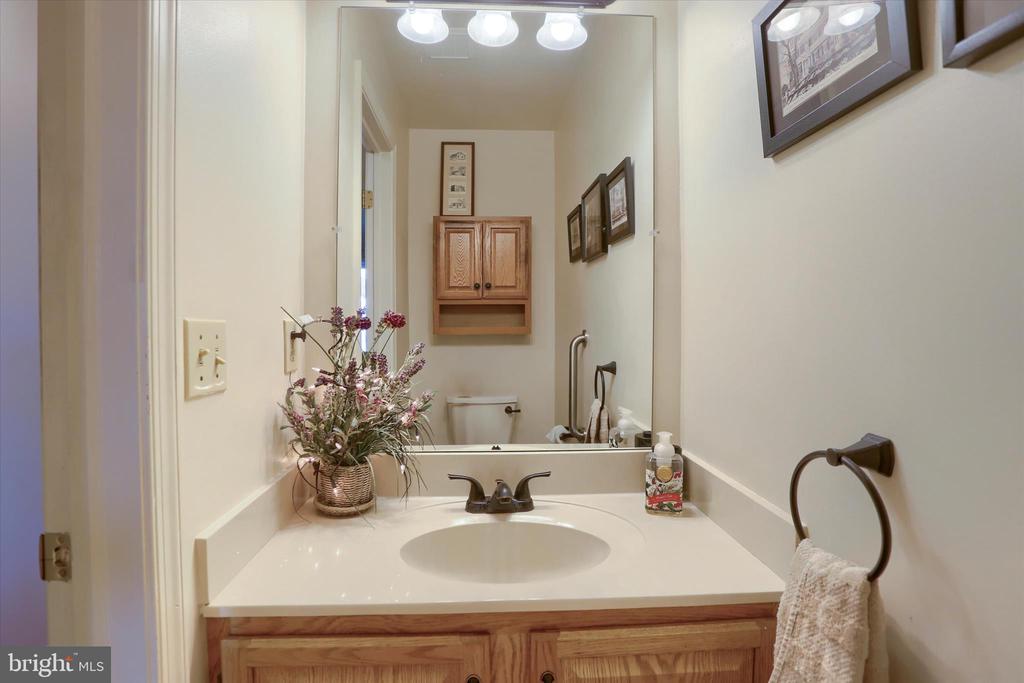 1402 RED MAPLE COURT