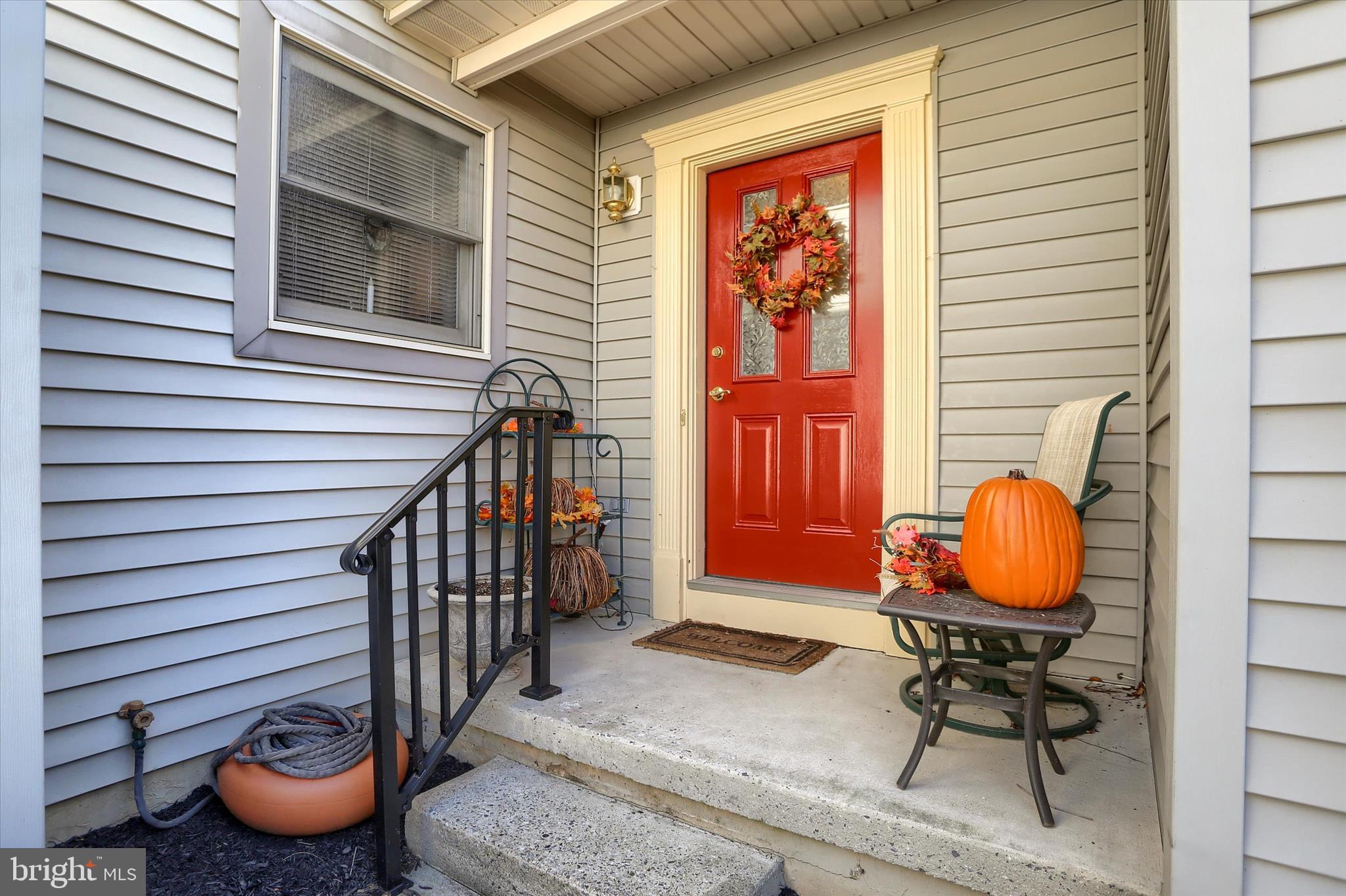 1402 RED MAPLE COURT