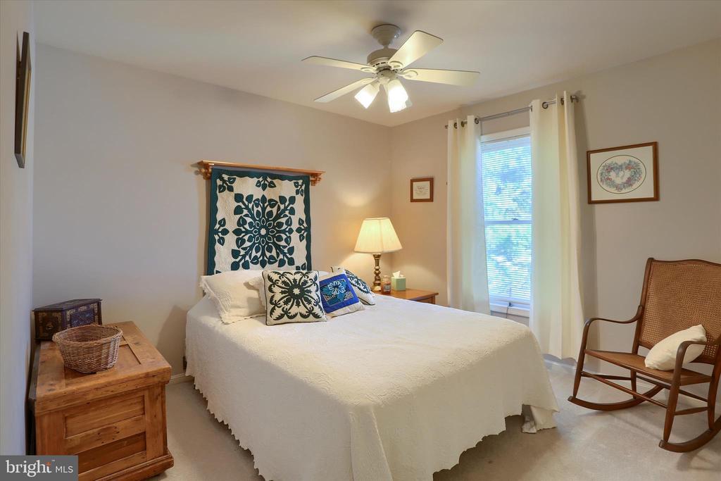 1402 RED MAPLE COURT