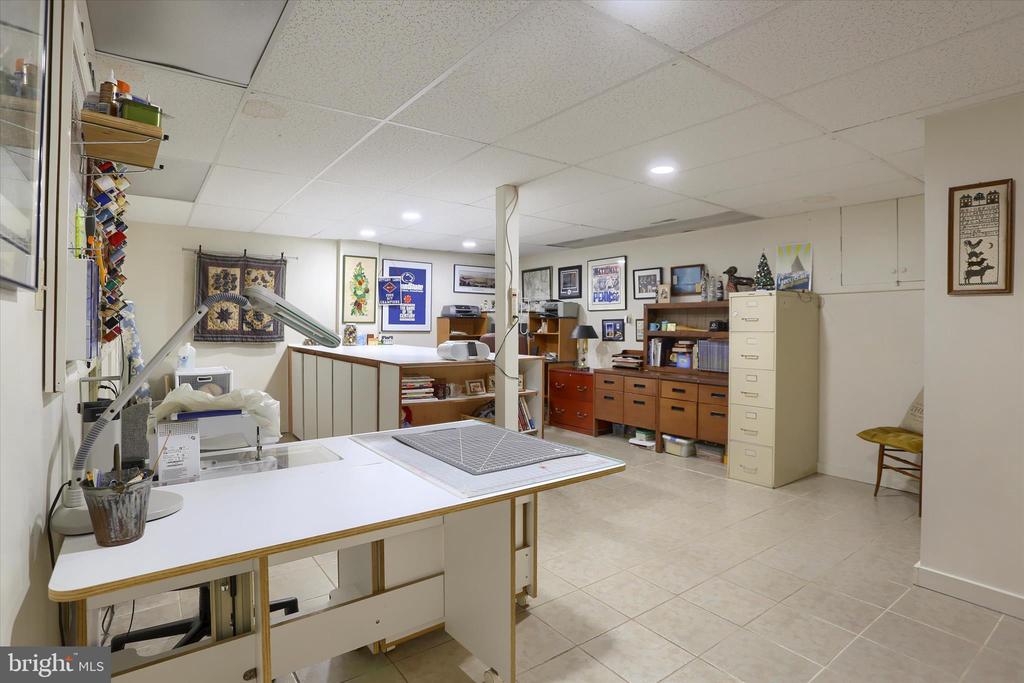 1402 RED MAPLE COURT