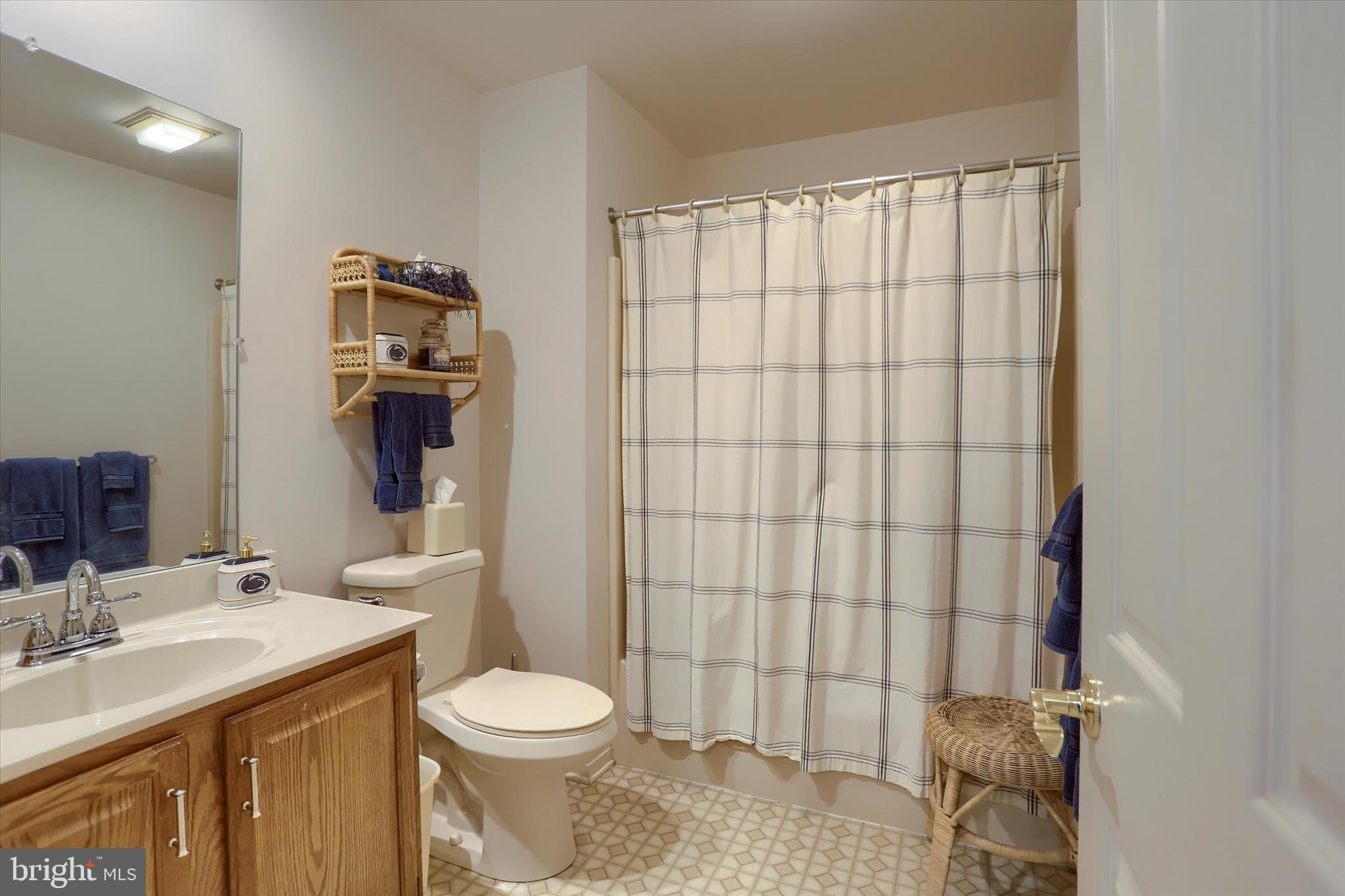 1402 RED MAPLE COURT