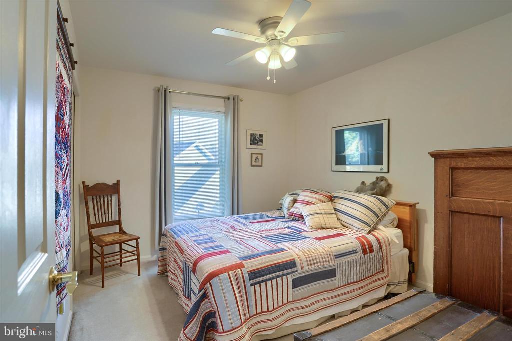 1402 RED MAPLE COURT