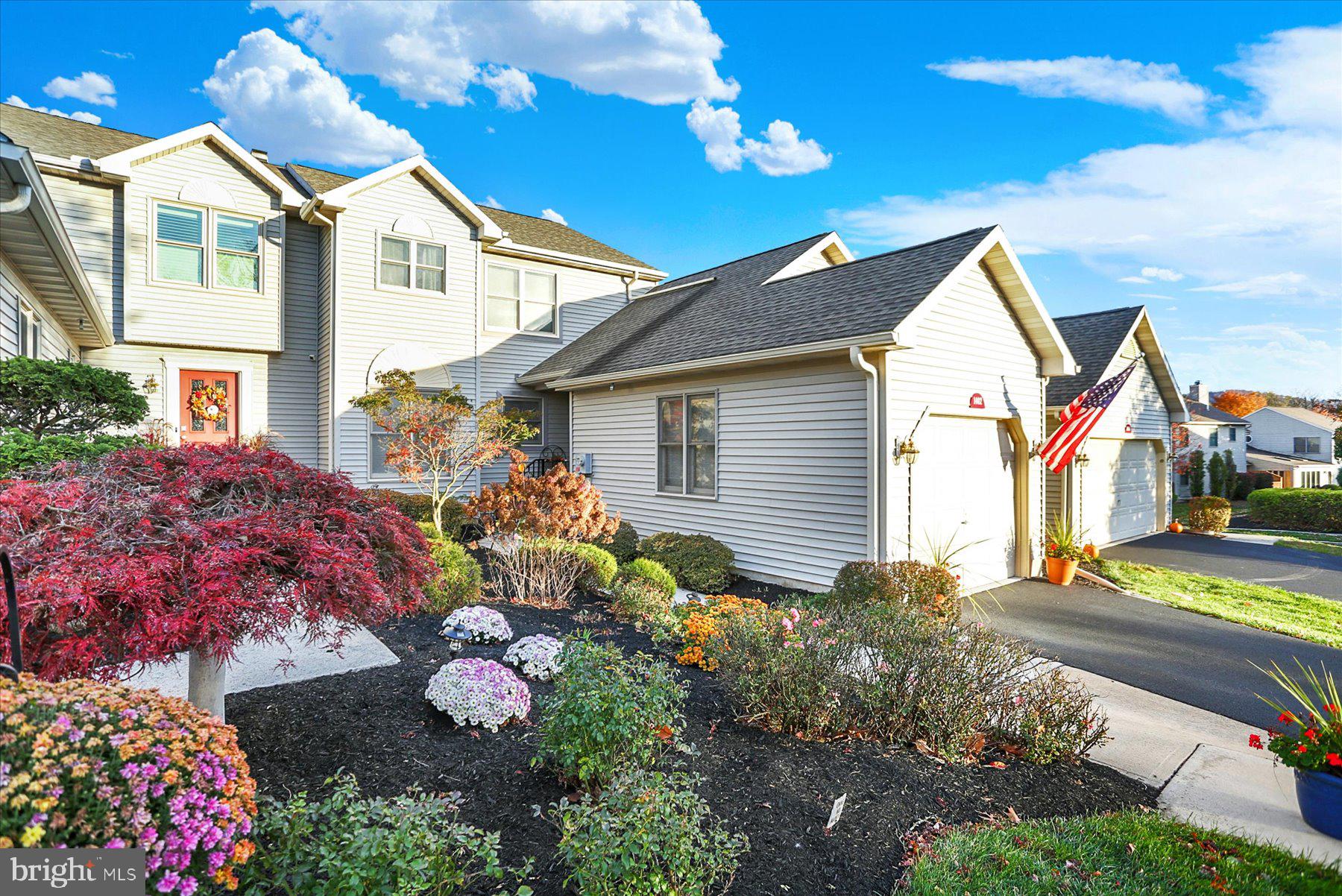 1402 RED MAPLE COURT