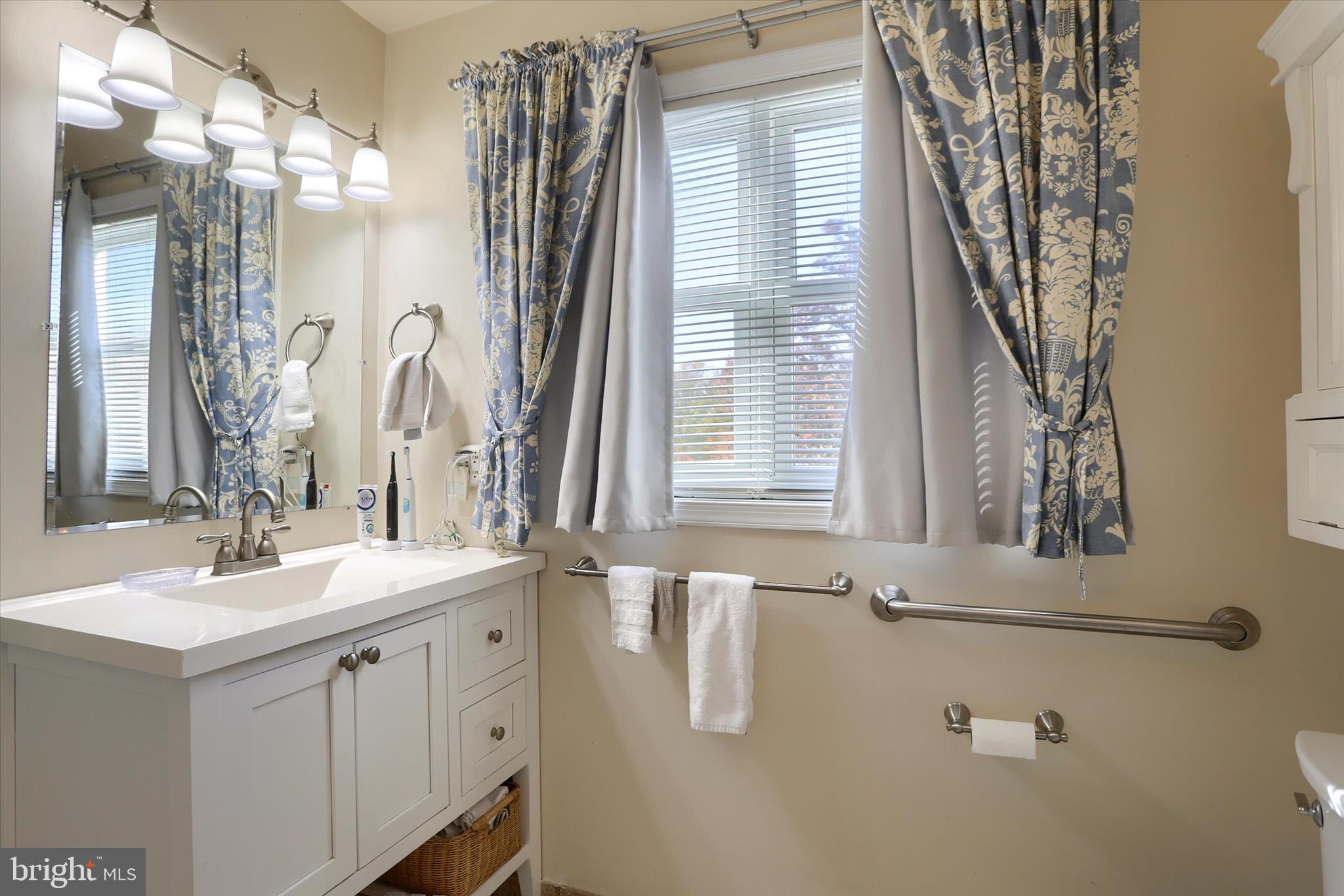 1402 RED MAPLE COURT