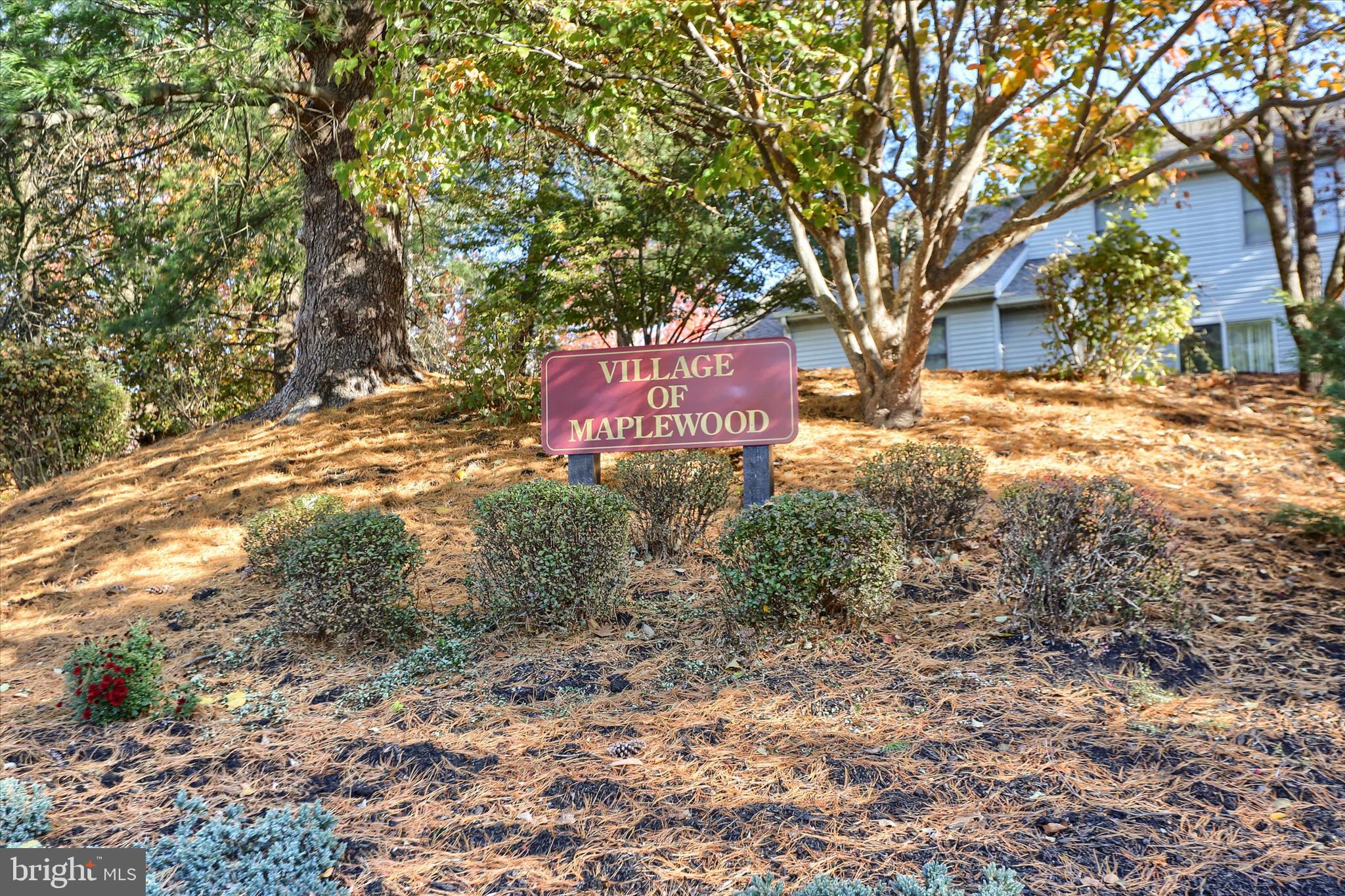 1402 RED MAPLE COURT