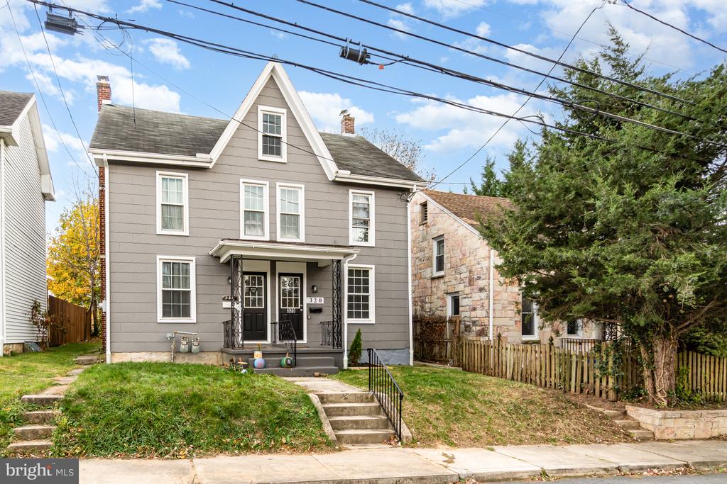 320 FORT STREET