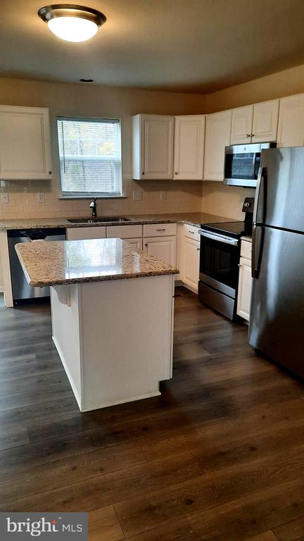 945 ADMIRALS QUAY DRIVE