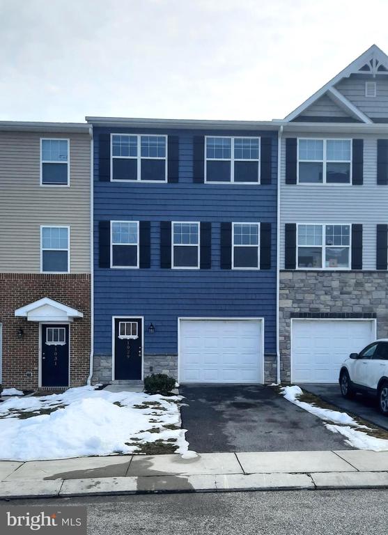 1029 ADMIRALS QUAY DRIVE