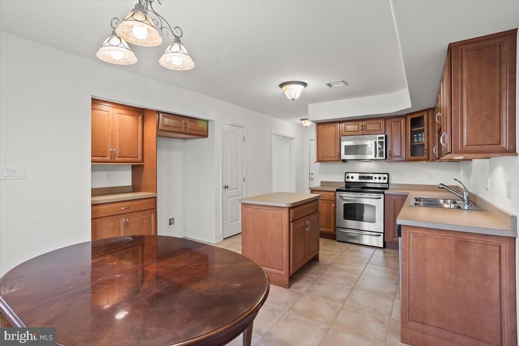 10 LENOX COURT