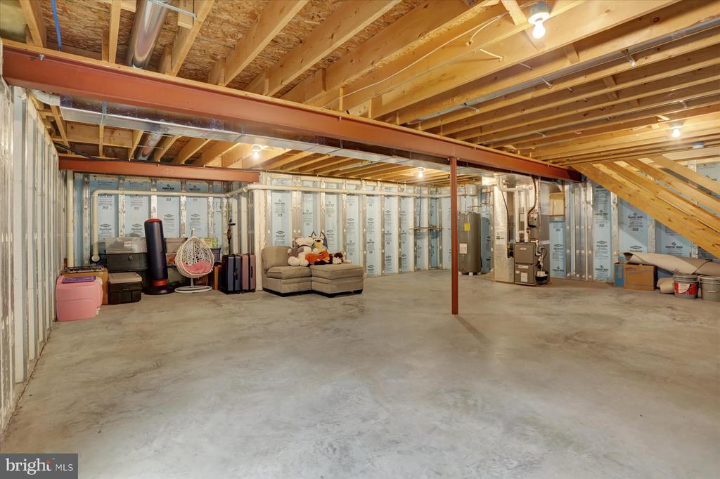 1821 SPARTAN DRIVE