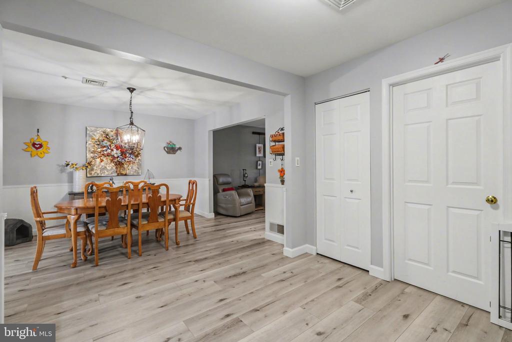 6 WESTWOOD COURT