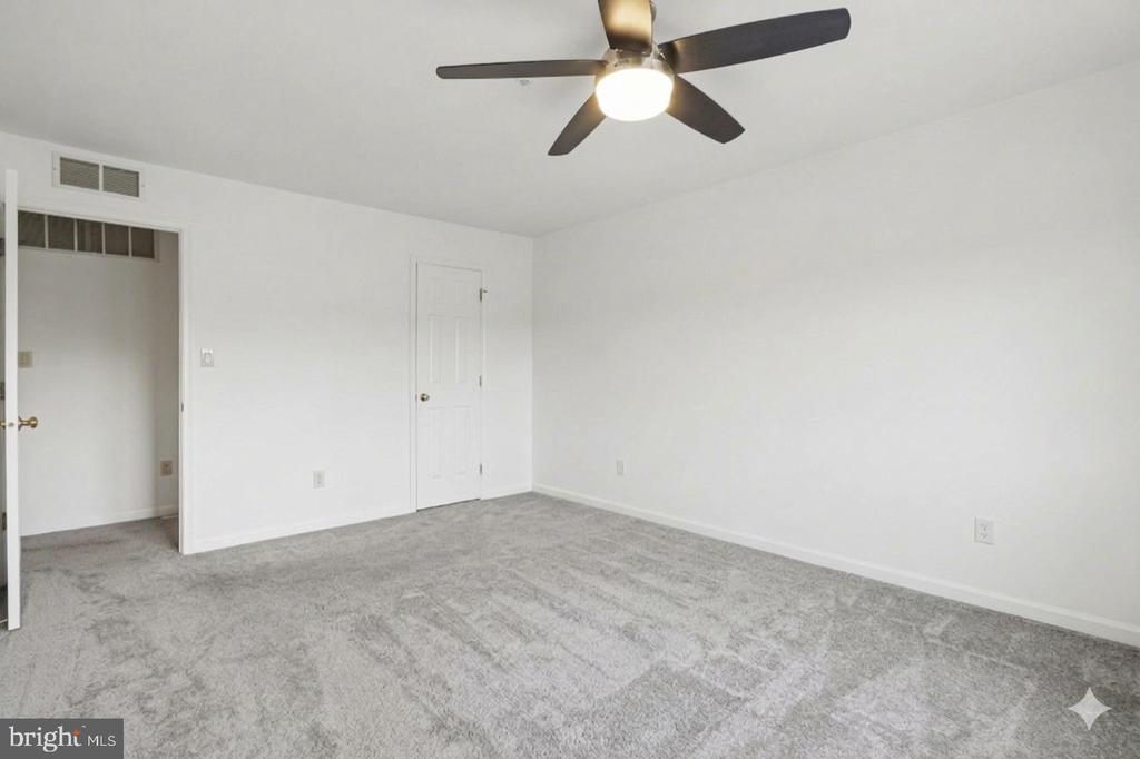 6 WESTWOOD COURT