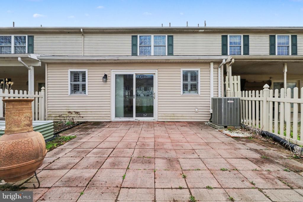 6 WESTWOOD COURT