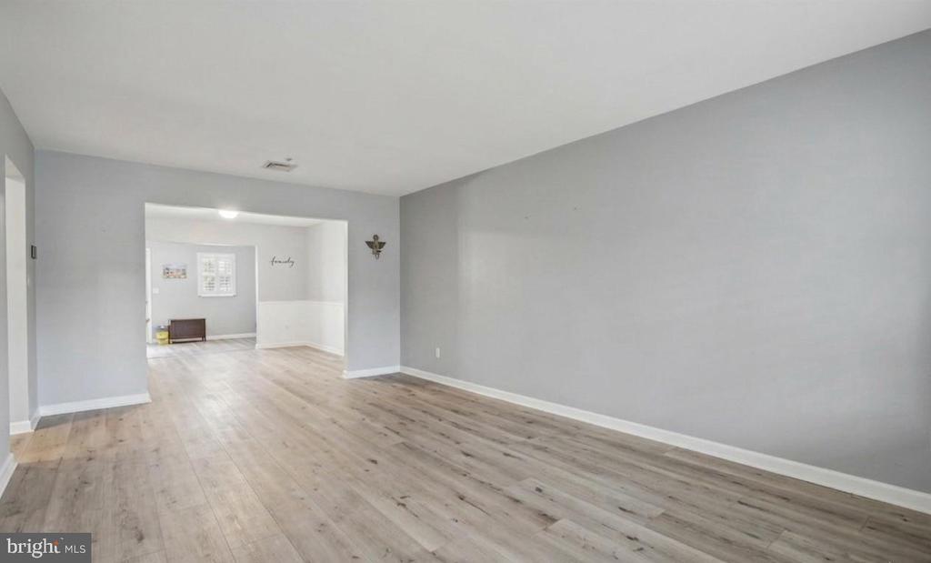 6 WESTWOOD COURT
