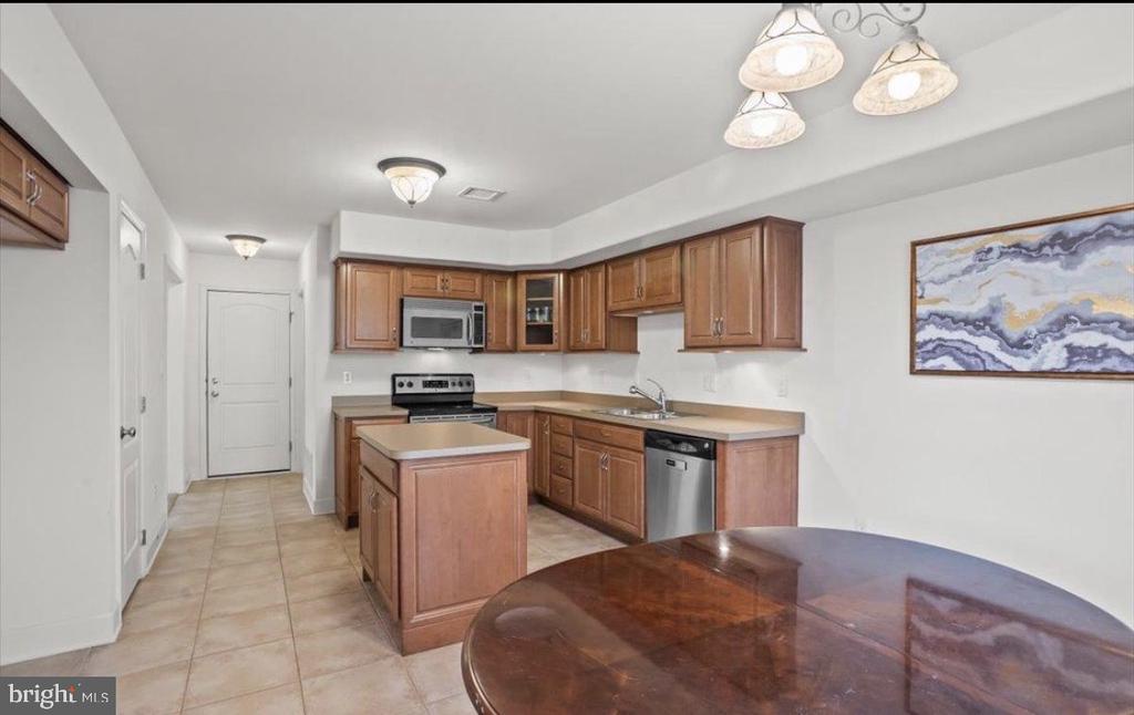 10 LENOX COURT