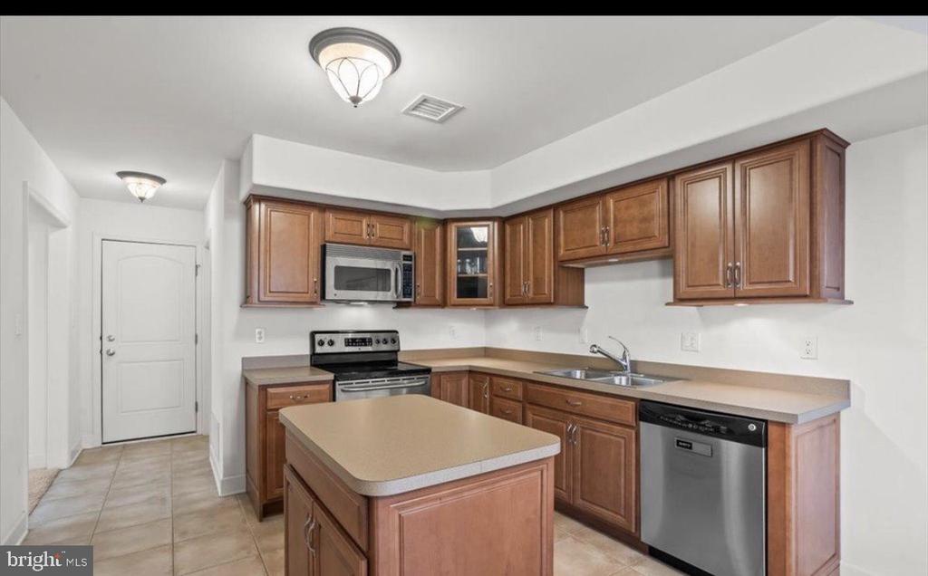 10 LENOX COURT