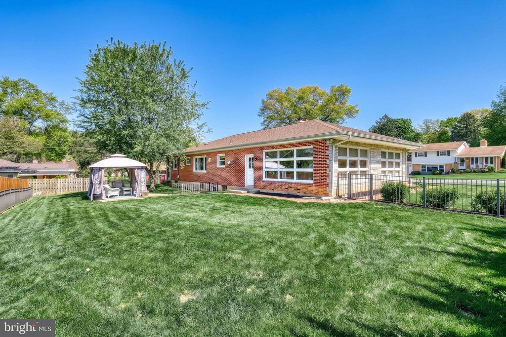 52 CENTER DRIVE