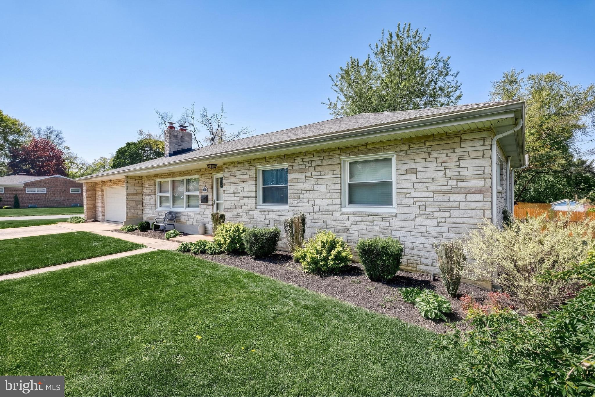 52 CENTER DRIVE