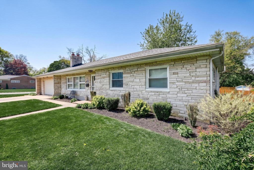 52 CENTER DRIVE