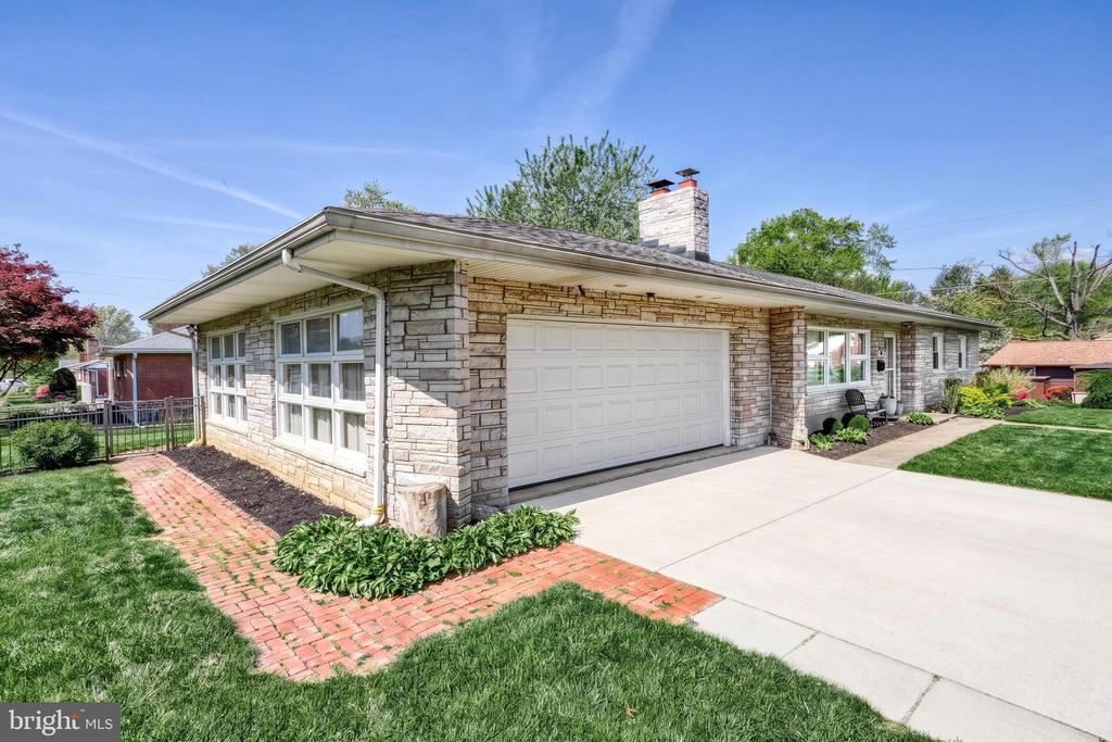 52 CENTER DRIVE
