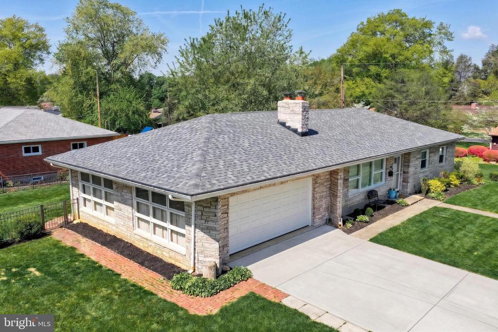 52 CENTER DRIVE