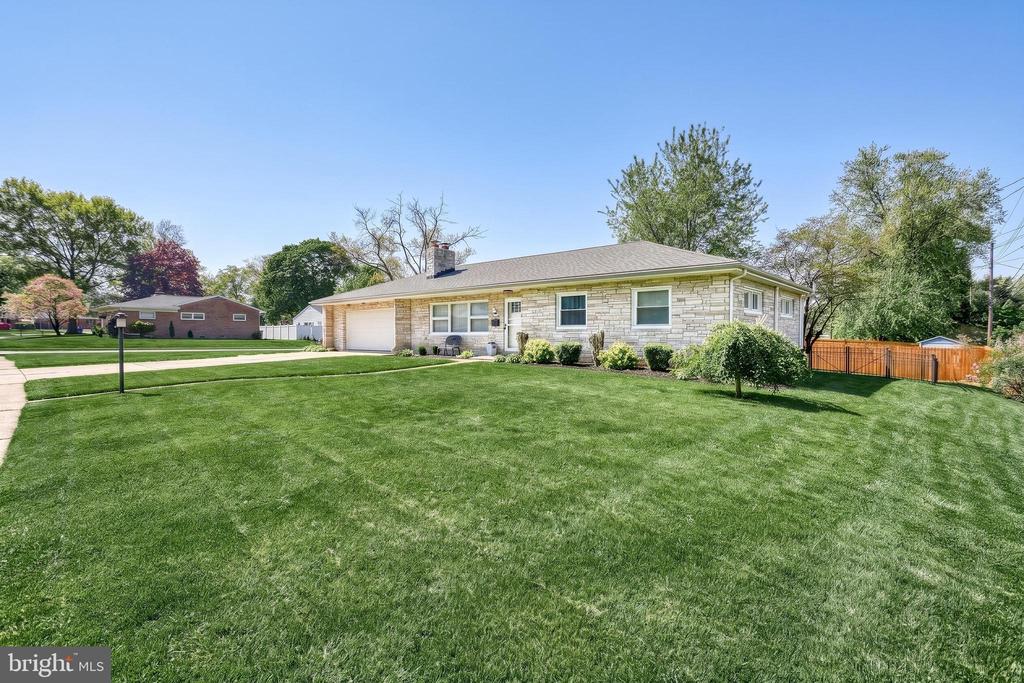 52 CENTER DRIVE