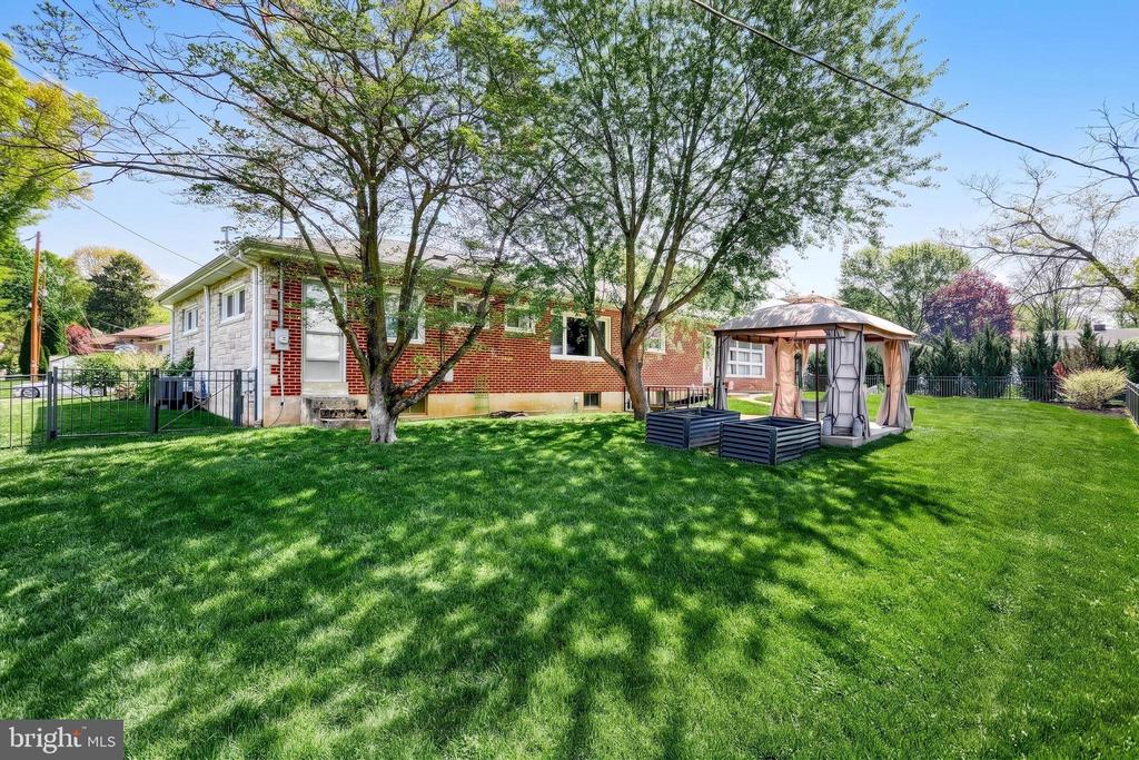 52 CENTER DRIVE