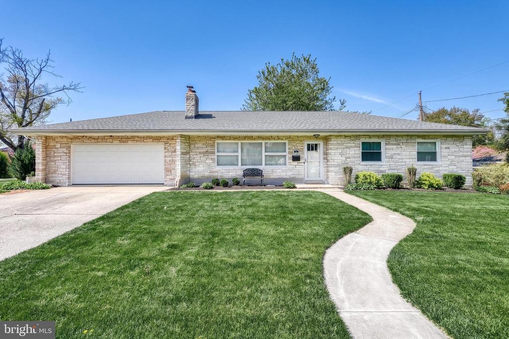 52 CENTER DRIVE