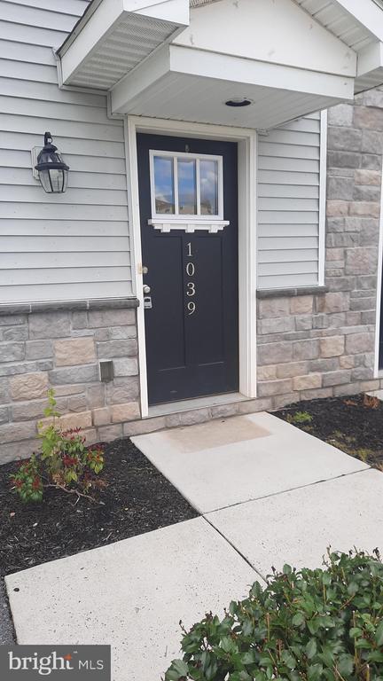 1039 ADMIRALS QUAY DRIVE