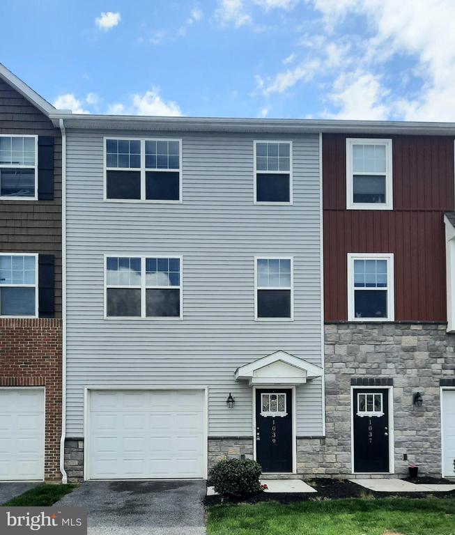 1039 ADMIRALS QUAY DRIVE